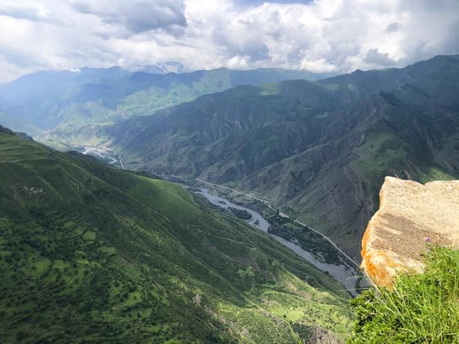 Поляна Эммануэля: взгляд на Эльбрус