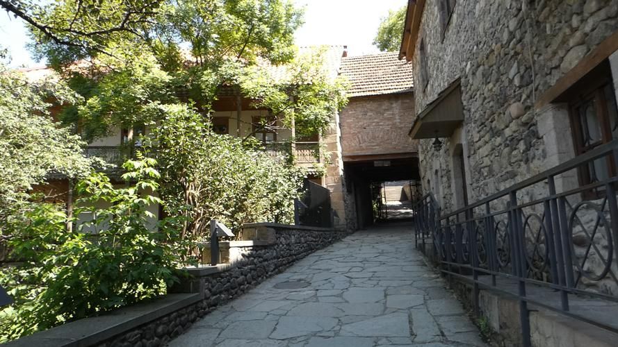 Где звёзды горят над минаретами