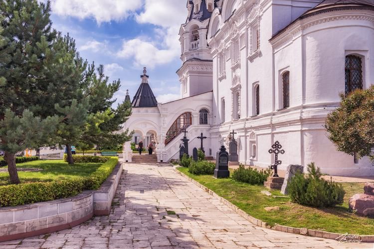 Сокол, лев и камень: путь через историю